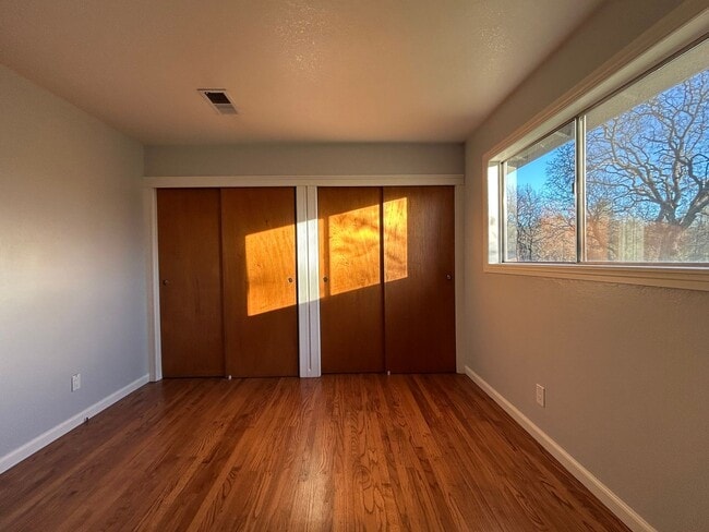 Building Photo - 120 Bessie Ln