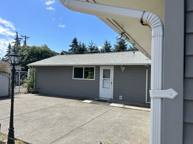 Building Photo - 6611 52nd Ave W