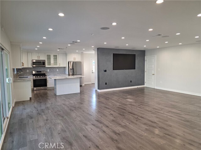 Building Photo - 7954 Crosnoe Ave