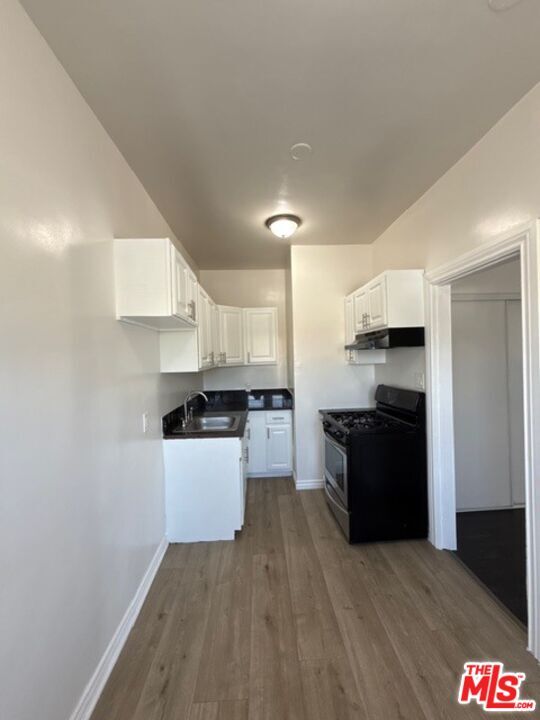 Building Photo - 1117 S Westlake Ave