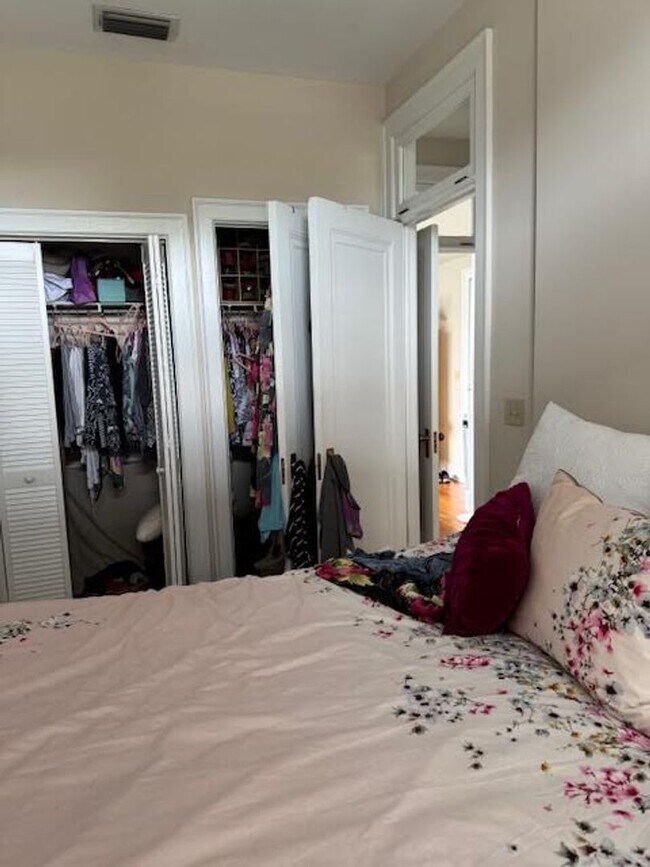 Building Photo - The Ritz