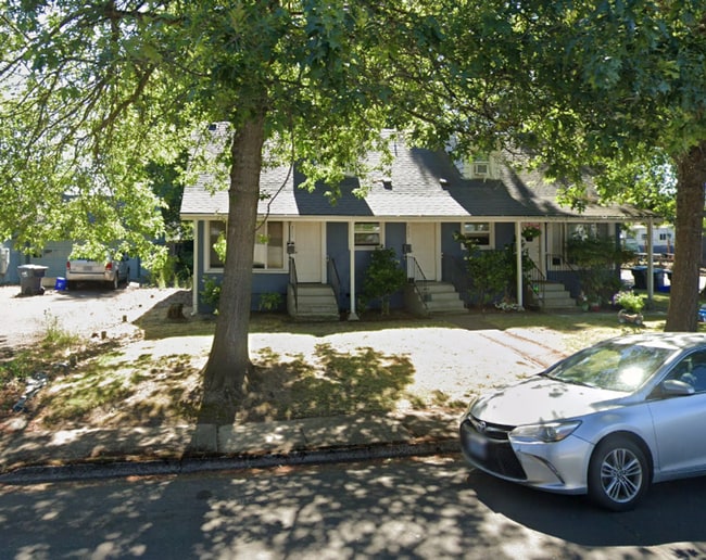 Primary Photo - 207-209-211 N 24th ST