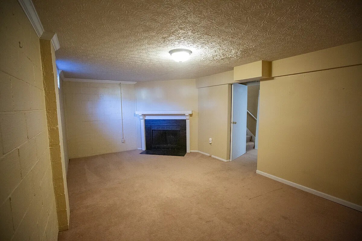 Building Photo - 1264 Michigan Ave