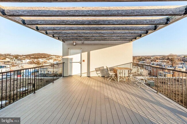 Building Photo - H Street Corridor One Bedroom W/Roof Top-Heart of H Street Corridor!