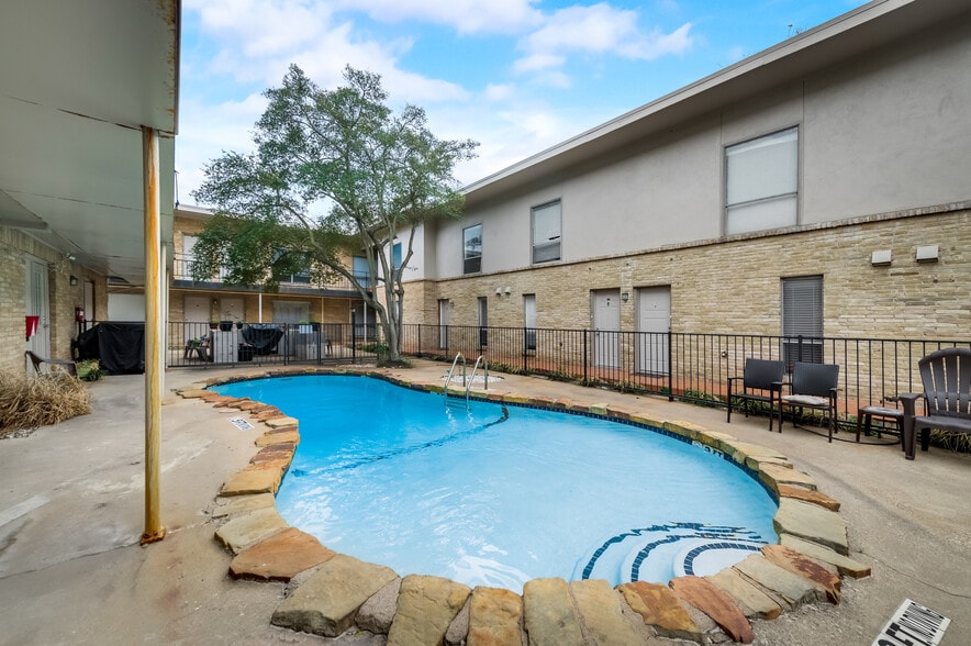 Building Photo - 4330 Bowser Ave