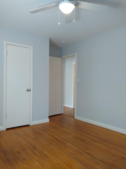 Bed 1 - 1411 Daniel St