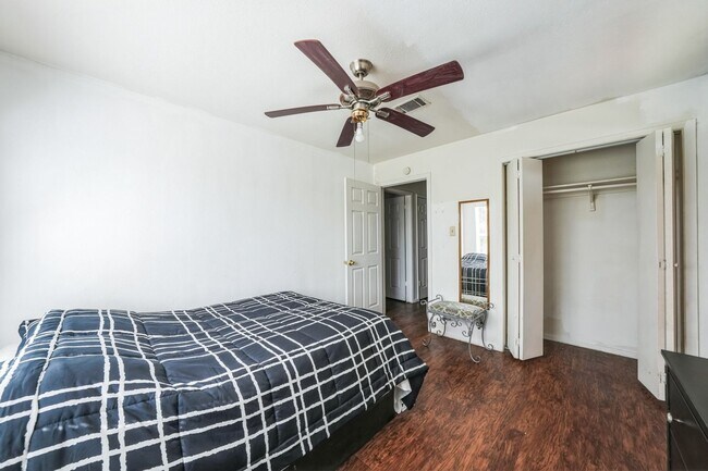 Building Photo - Charming 2BR Duplex in Austin