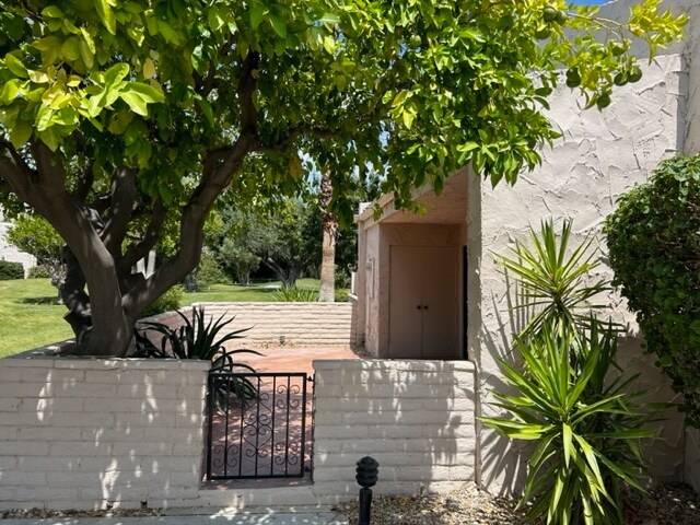 Front patio - 2604 N Whitewater Club Dr