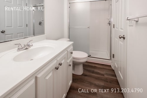 Building Photo - 5904 Perry-