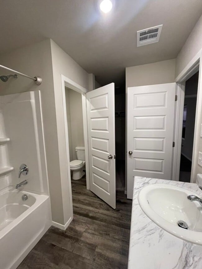 Building Photo - 4 Bed | 2 Bath in Broken Arrow!