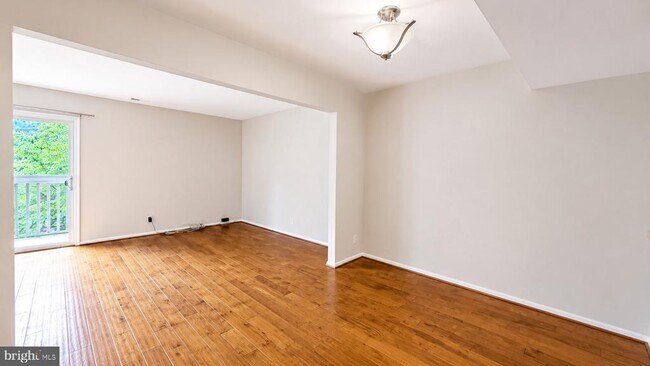 Building Photo - 2473 Glengyle Dr