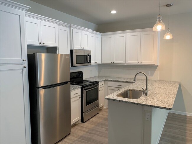 Building Photo - 2313 N Hickory St