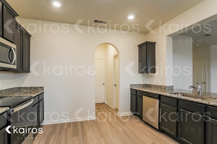 Building Photo - 5602 Sapphire Lagoon Rd