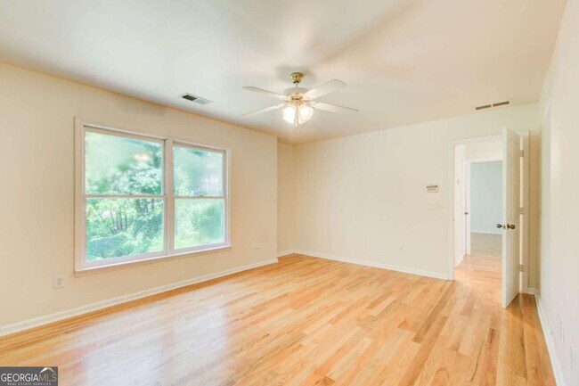 Building Photo - 2462 Empire Forest Dr