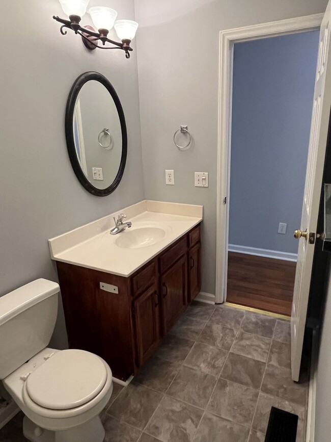 Building Photo - Great 3 Bed, 2 Bath Ranch home in Concord'...