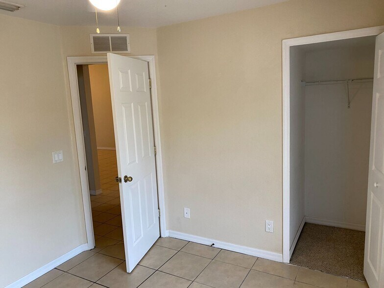 Building Photo - 1416-1418 W 12th St