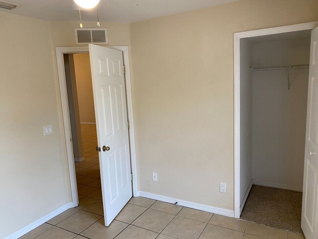 Building Photo - 1416-1418 W 12th St