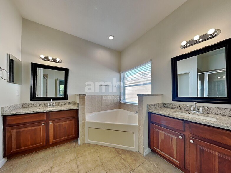 Building Photo - 6226 Bridgevista Dr