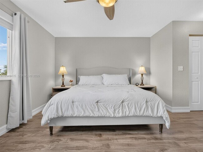 Building Photo - 2475 Cordoba Bend