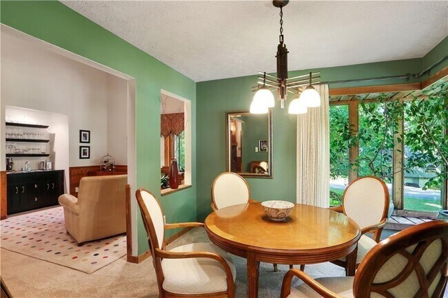 Building Photo - 2138 Carlyle Dr