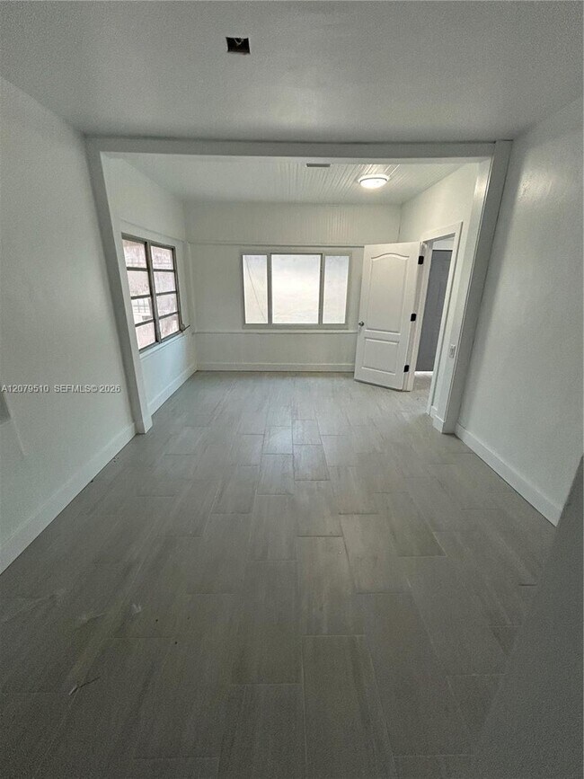 Building Photo - 1154 NW 34th Ave