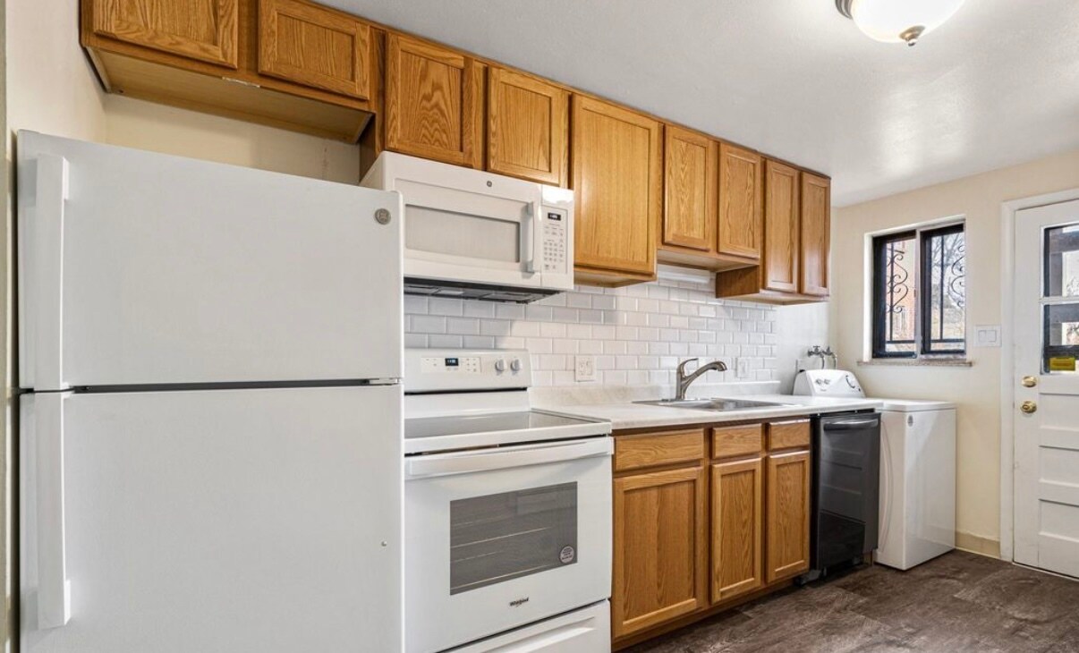 Building Photo - 1410 S Ash St