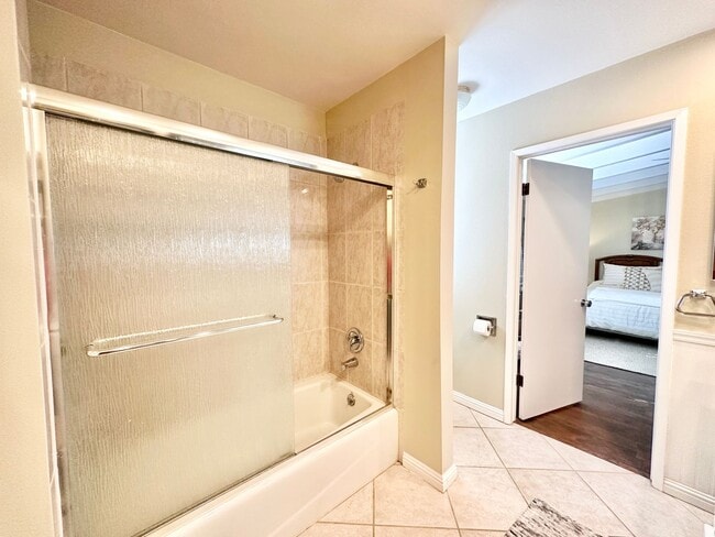 Building Photo - Beautiful, Shorter-Term, Fully Furnished Upstairs Guest Home, on Secluded Hilltop Property with M...