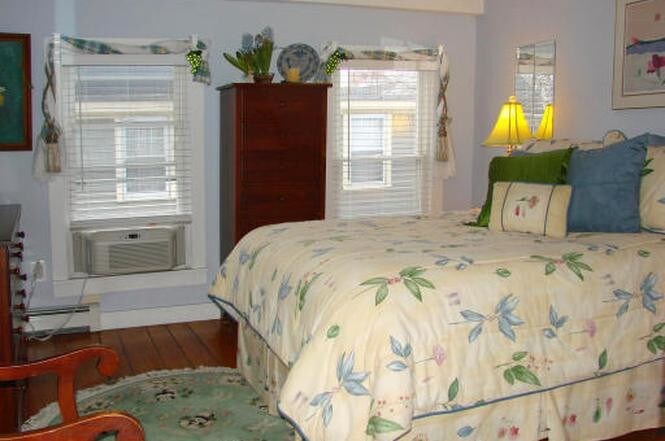 Building Photo - 4 Warren St