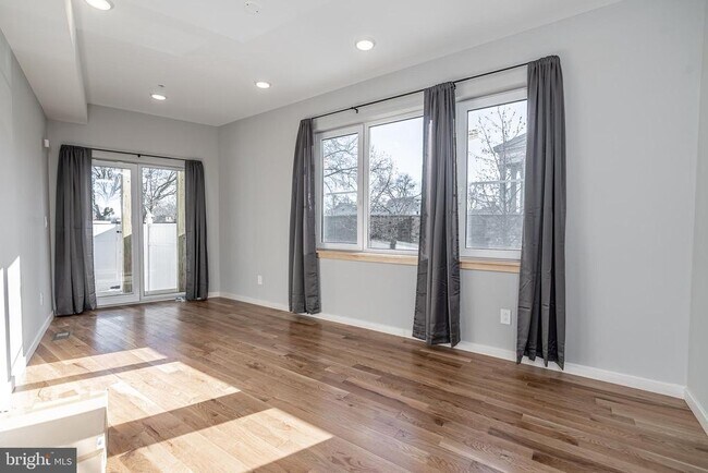 Building Photo - 2045 N College Ave