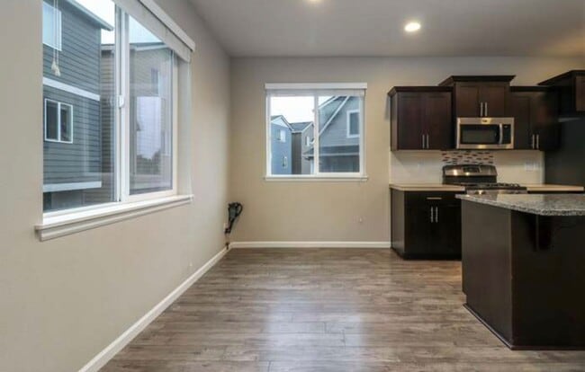 Building Photo - Wonderful home in Bethany!