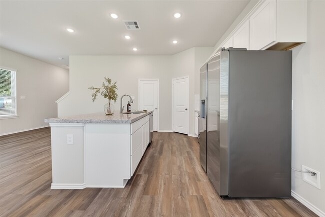 Building Photo - 1452 Glen Oaks Dr