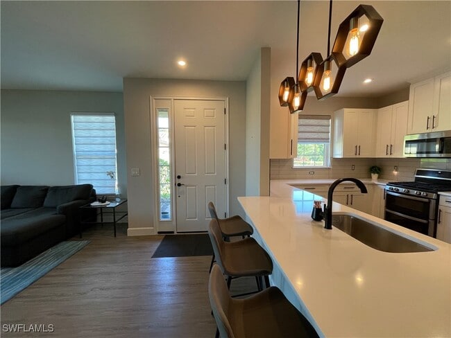 Building Photo - 8021 Calle Canovas St