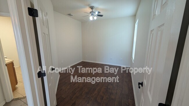 Building Photo - 17449 New Cross Cir