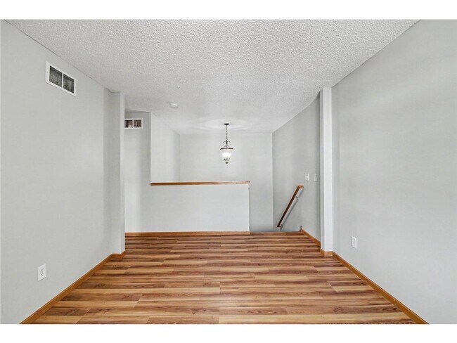 Building Photo - 130 River Woods Dr W