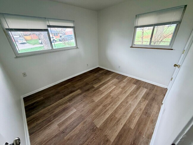 Building Photo - 204 Mandalay Rd