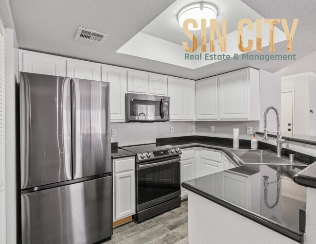 Building Photo - "Spacious 2-Bed, 2-Bath Condo Retreat on W...