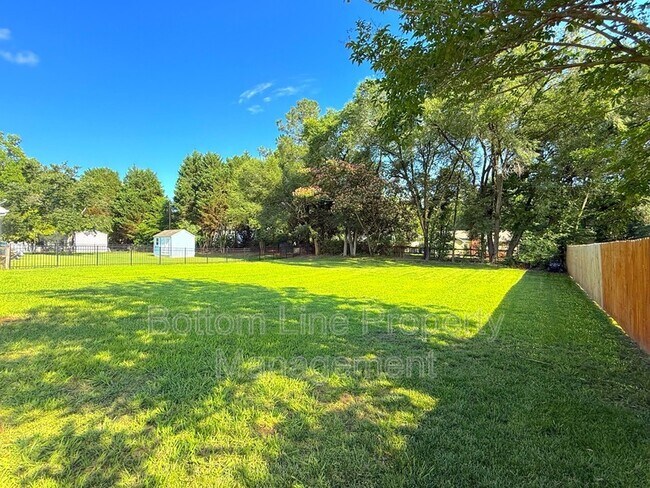Building Photo - 4013 Inglehurst Dr