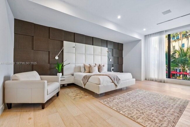 Building Photo - 310 SE 11th Ave