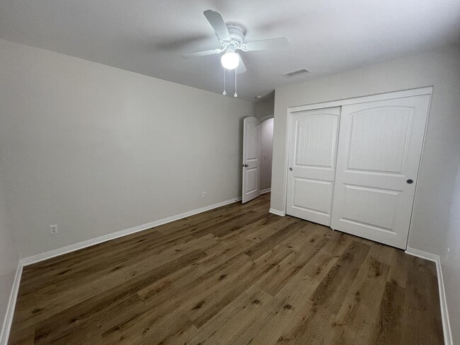 Building Photo - 37280 Parkway Dr