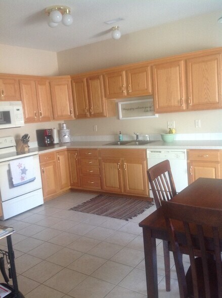 Kitchen - 2154 Ridgeview Cir