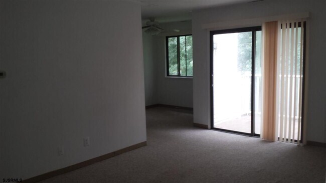 Building Photo - 10 Country Birch Ln