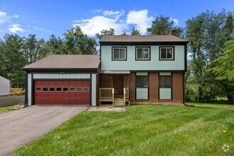 Building Photo - 3 or 4 Bed/ 3 1/2 bath