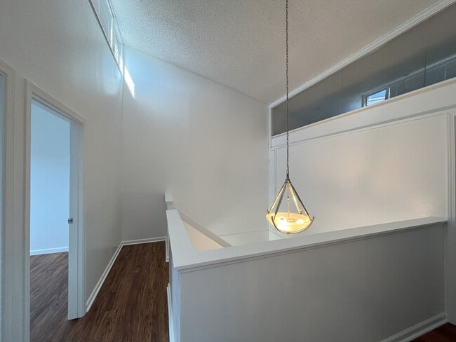 Building Photo - Renovated 3 bedroom, 2.5 bath split level ...
