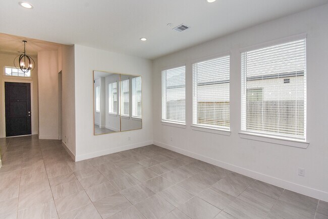 Building Photo - 4907 Joplin St