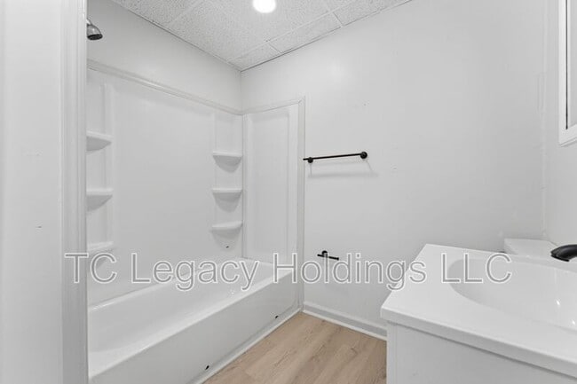 Building Photo - 16 Flint St