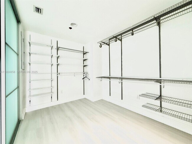 Building Photo - 2950 NE 188th St