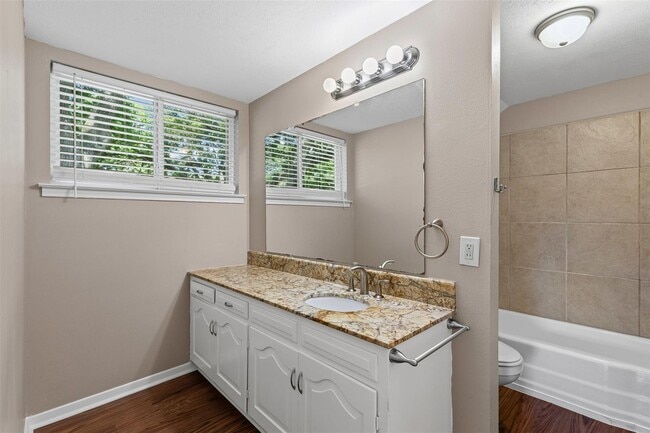 Building Photo - WELCOME TO OAK PARK ESTATES