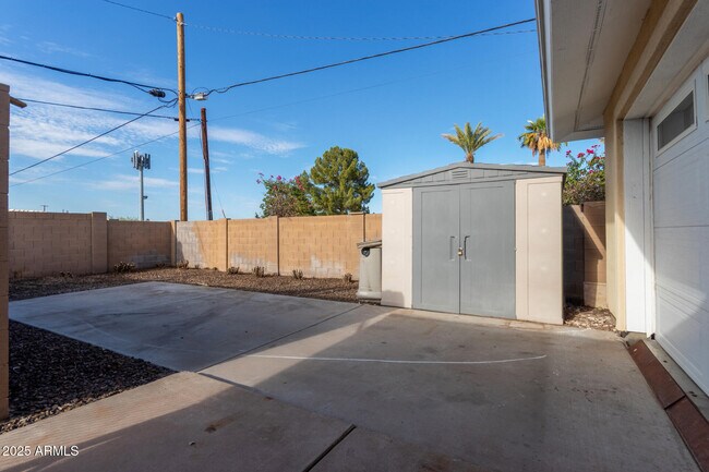 Building Photo - 6744 E Holly St