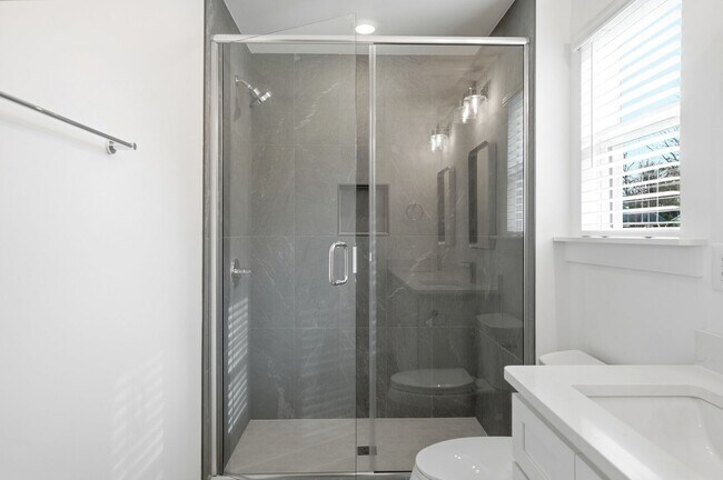 Building Photo - Bright & Modern New Construction Townhome