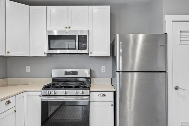 Building Photo - 547 Randolph St